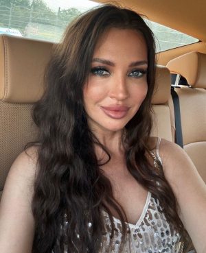 ELENA 44