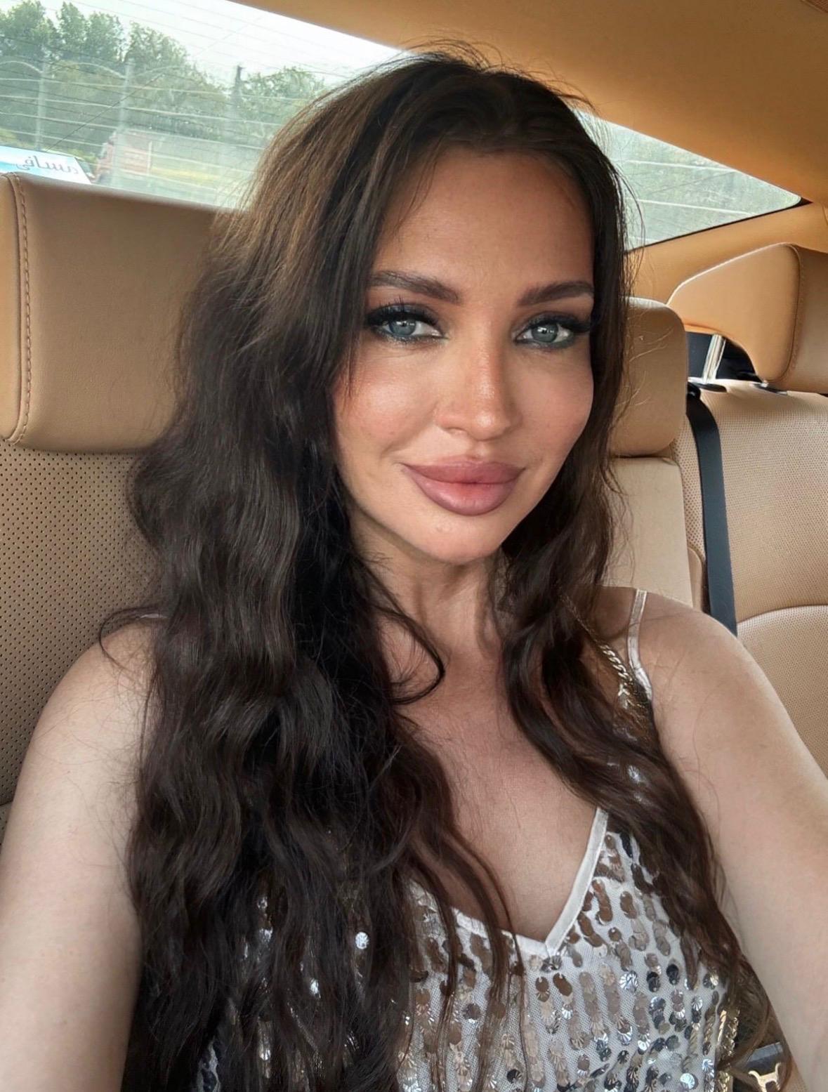 ELENA 44