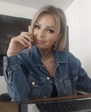 JOANNA 42