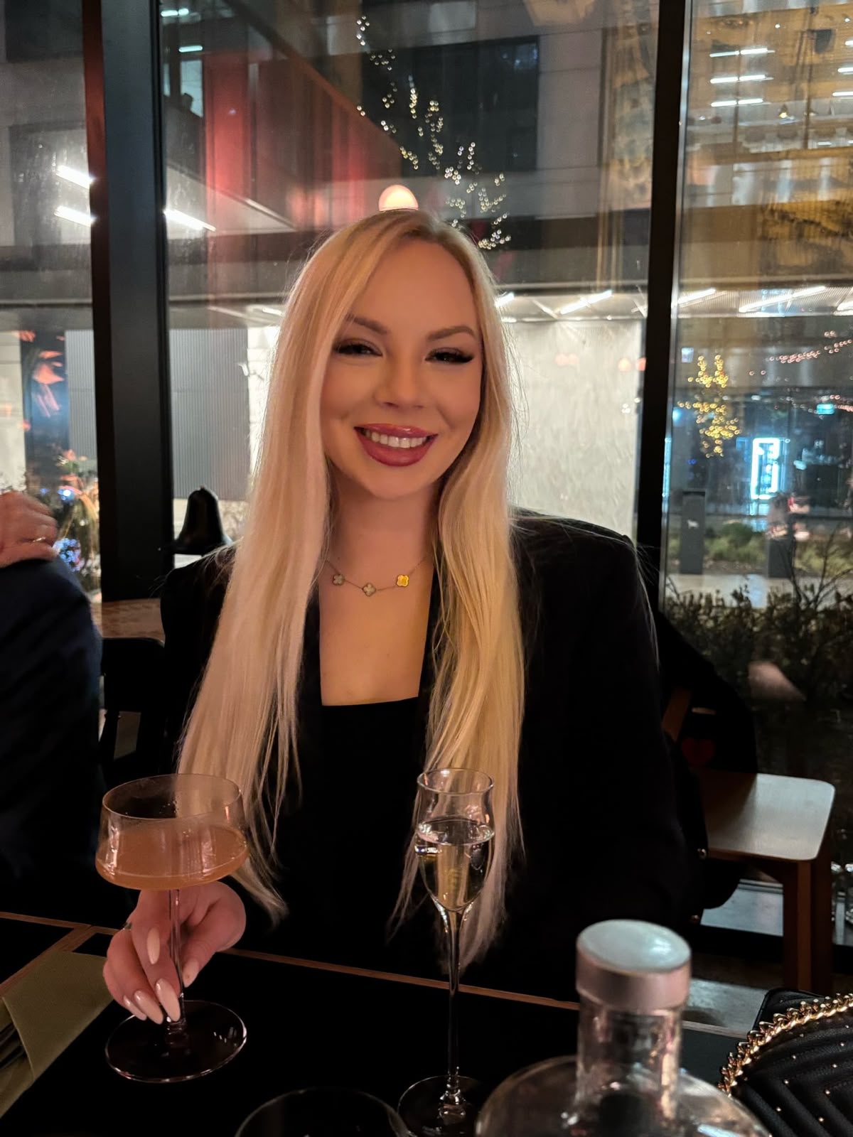 OLIVIA 28