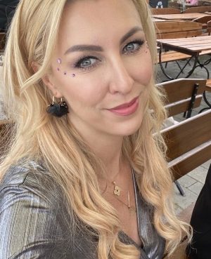 JOANNA 42