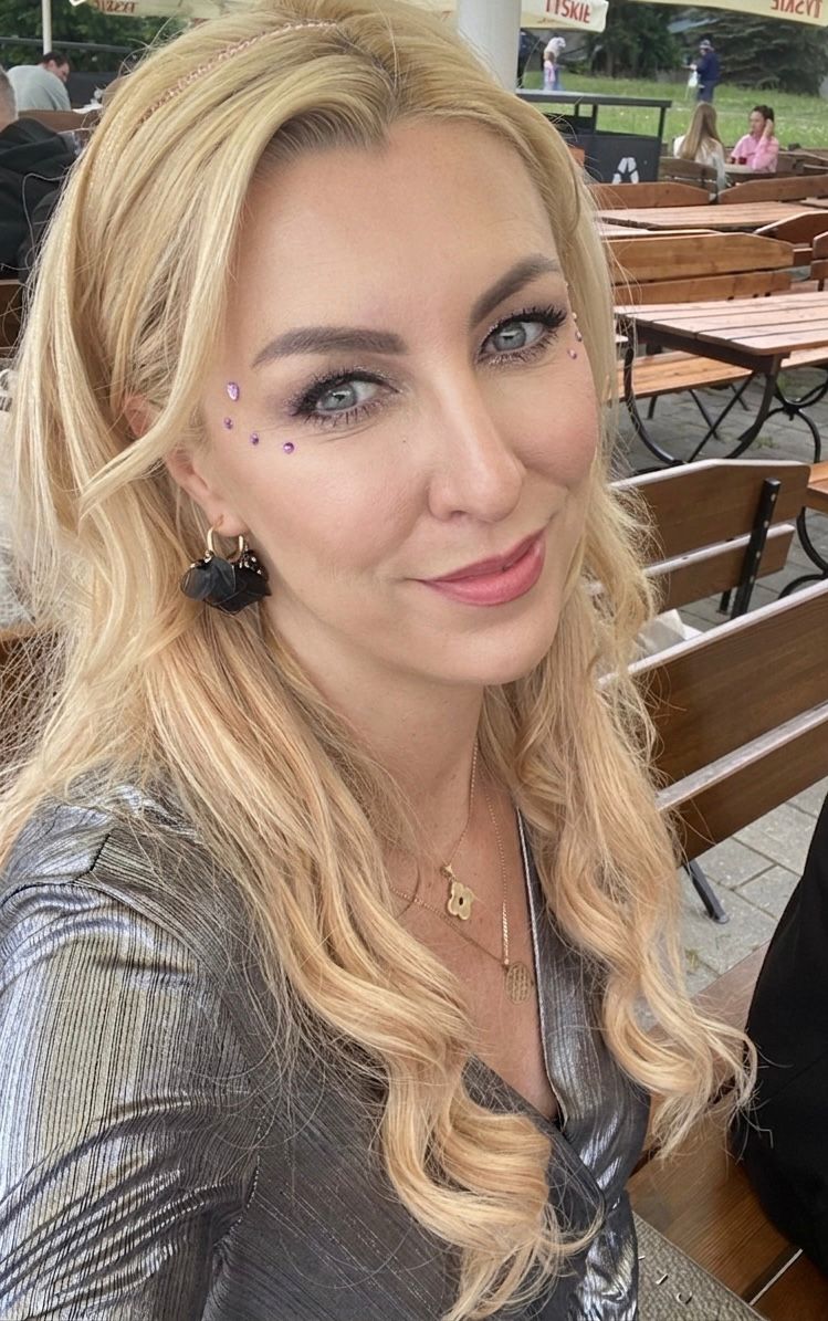 JOANNA 42