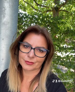 MONIKA 49 aus Frankfurt